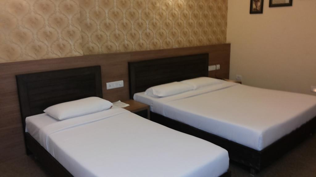 Adyar Ananda Bhavan Residency Otel Bangalore Oda fotoğraf